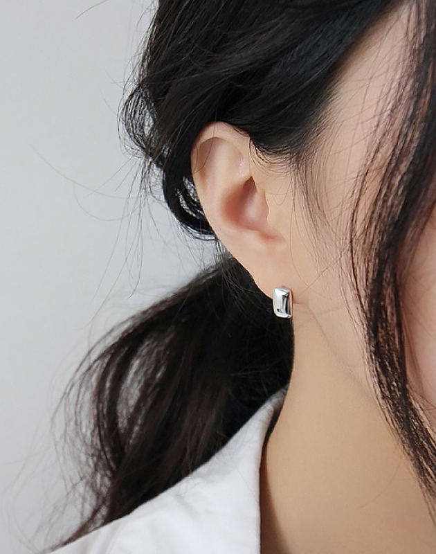 IDA Sterling Silver Stud Earrings