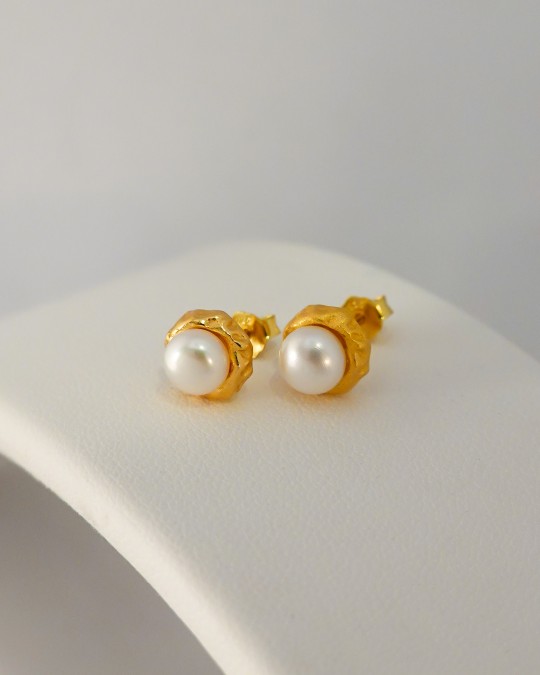 BIS Hallmark Yellow Gold Stud Earring | SEHGAL GOLD ORNAMENTS PVT. LTD.