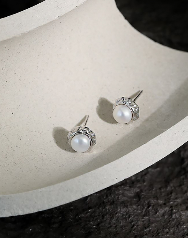 LILY Silver Pearl Stud Earrings