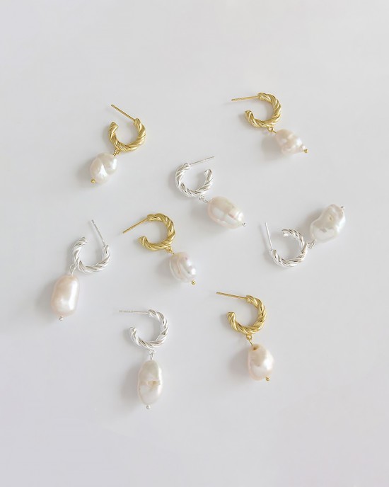 SOPHIA Gold Baroque Pearl Earrings