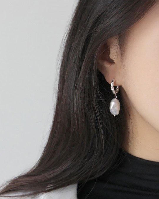 SOPHIA Silver Freshwater Pearl Earrings