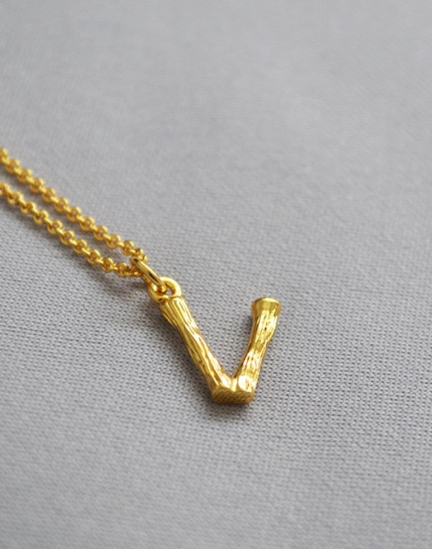 ALPHABET Necklace | Letter V