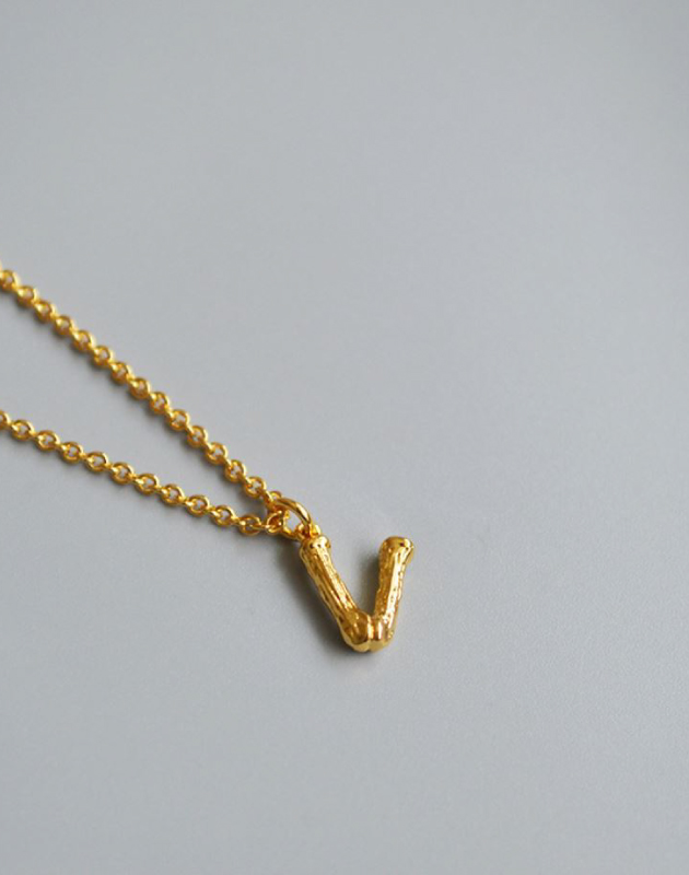 ALPHABET Necklace | Letter V