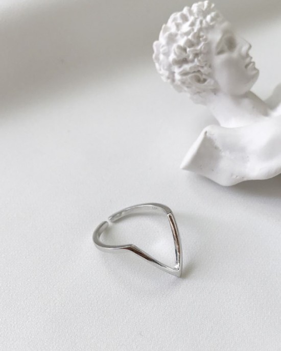 VICTORIA Sterling Silver Ring
