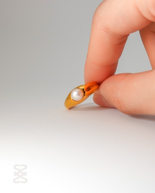 YULIA Gold Pearl Demi Signet Ring 